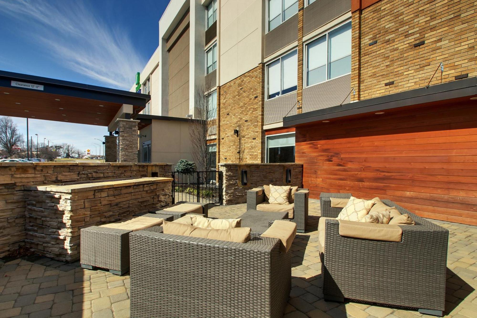 Holiday Inn Express & Suites Wapakoneta By Ihg Exterior foto